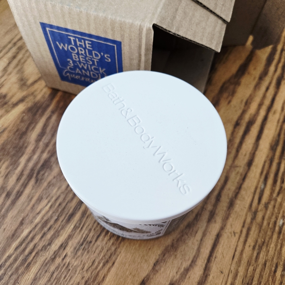 πBOGO 50% OFFβοΈπ―NWTβΌοΈ Bath & Body Works "Midnight Snow" 3-Wick Candle - Picture 4 of 10